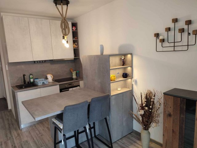 Kiadó téglalakás, albérlet, Pécsett 190 E Ft / hó, 2 szobás