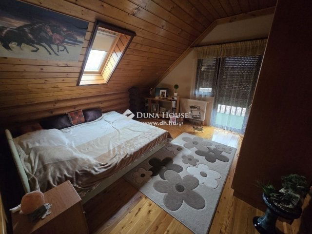 Eladó családi ház, Szigetszentmiklóson 129.9 M Ft, 7 szobás