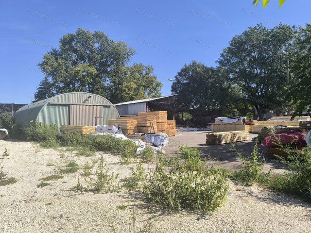 Kiadó ipari ingatlan, Szolnokon 450 E Ft / hó, 1 szobás