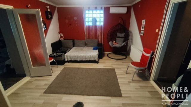 Eladó családi ház, Makón 41.999 M Ft, 5 szobás