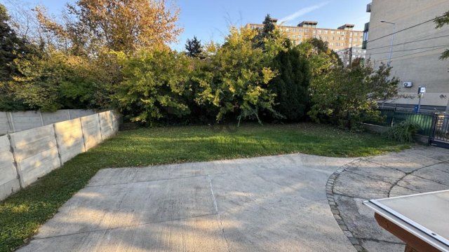 Eladó családi ház, Budapesten, X. kerületben 265 M Ft, 7 szobás