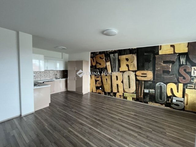 Eladó panellakás, Székesfehérvárott 95 M Ft, 3 szobás