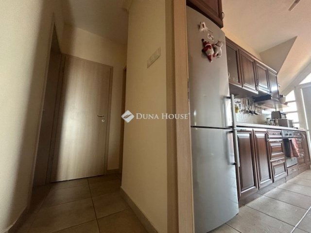 Eladó téglalakás, Pécsett 105.9 M Ft, 4 szobás