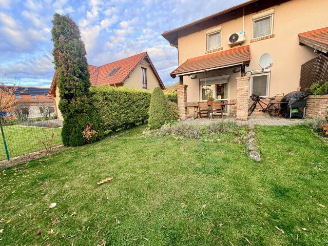 Kiadó sorház, albérlet, Tatán 300 E Ft / hó, 3+1 szobás