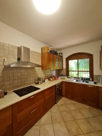 Eladó családi ház, Kesztölcön 135 M Ft, 6 szobás