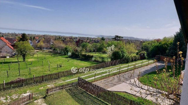 Eladó családi ház, Balatonfüreden 260 M Ft, 4+1 szobás