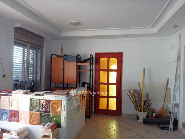Eladó családi ház, Dombóváron 26 M Ft, 1 szobás