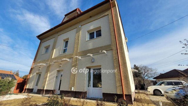 Eladó családi ház, Dunabogdányban 250 M Ft, 11 szobás