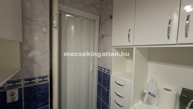 Kiadó panellakás, albérlet, Pécsett 150 E Ft / hó, 2 szobás