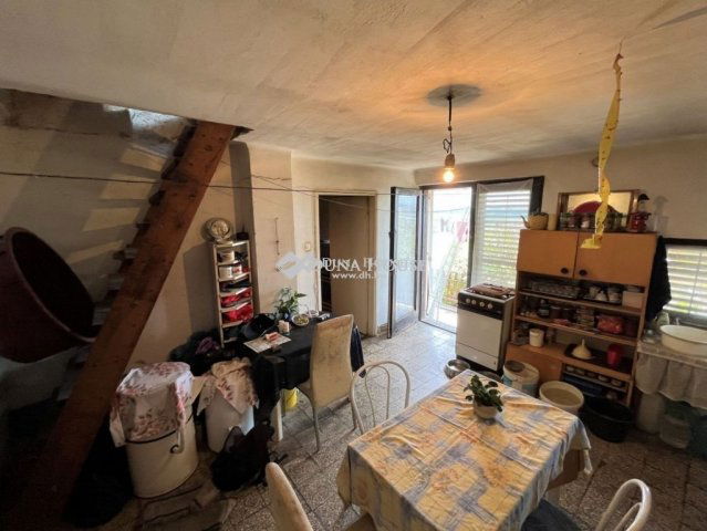 Eladó családi ház, Pécsett 10.2 M Ft, 2 szobás