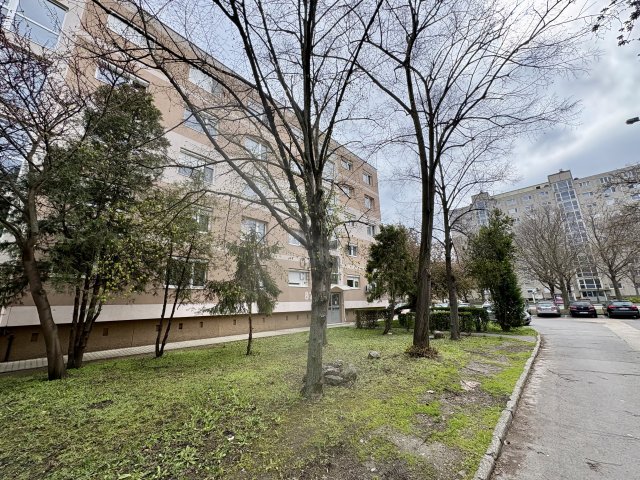 Eladó panellakás, Győrött 44.599 M Ft, 2 szobás