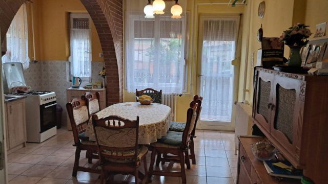 Eladó családi ház, Tiszaföldváron 35.9 M Ft, 5 szobás