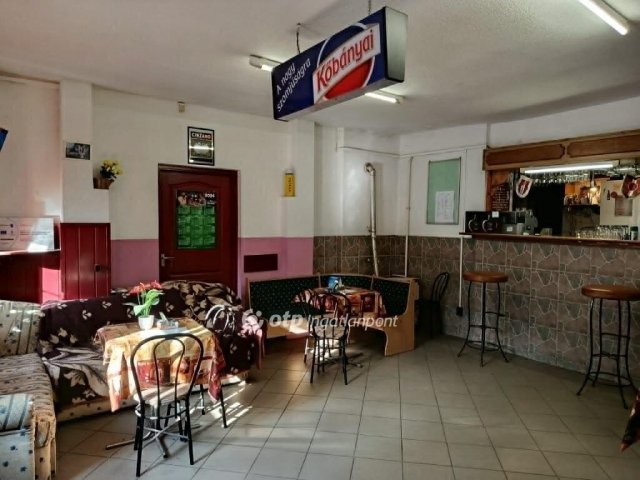 Eladó üzlethelyiség, Dunaújvárosban 45 M Ft