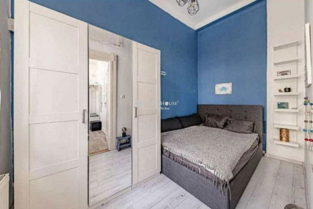 Eladó téglalakás, Budapesten, V. kerületben, Váci utcában