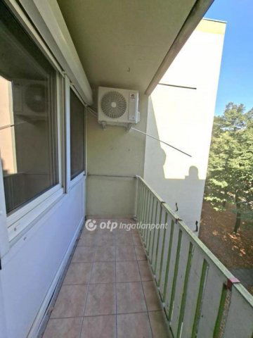 Eladó panellakás, Százhalombattán 69.9 M Ft, 3 szobás