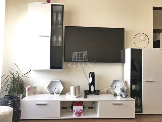 Eladó panellakás, Budapesten, III. kerületben 68.5 M Ft, 2 szobás
