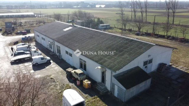 Eladó ipari ingatlan, Veszprémben, Zirci utcában 220 M Ft