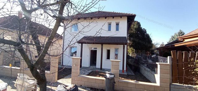 Eladó ikerház, Gödöllőn 124.9 M Ft, 5 szobás