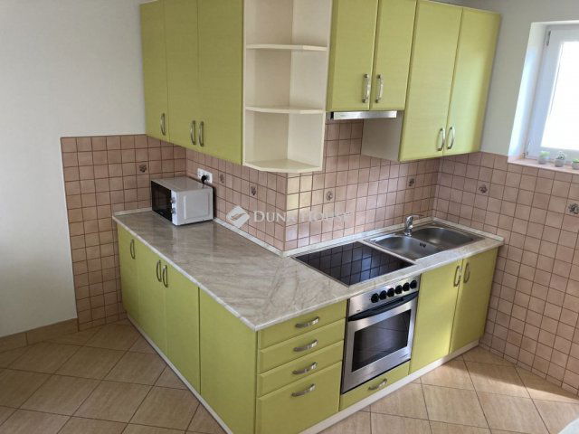 Kiadó téglalakás, albérlet, Pécsett 160 E Ft / hó, 2 szobás