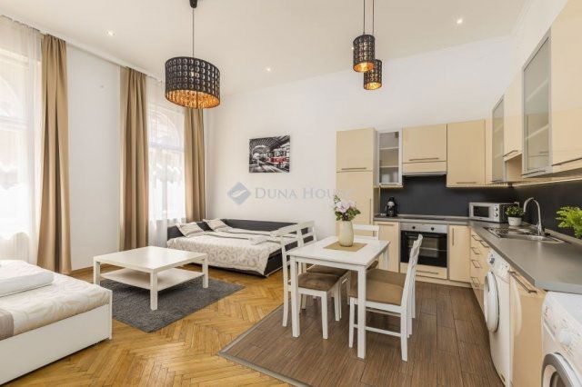 Eladó téglalakás, Budapesten, VI. kerületben 109.9 M Ft
