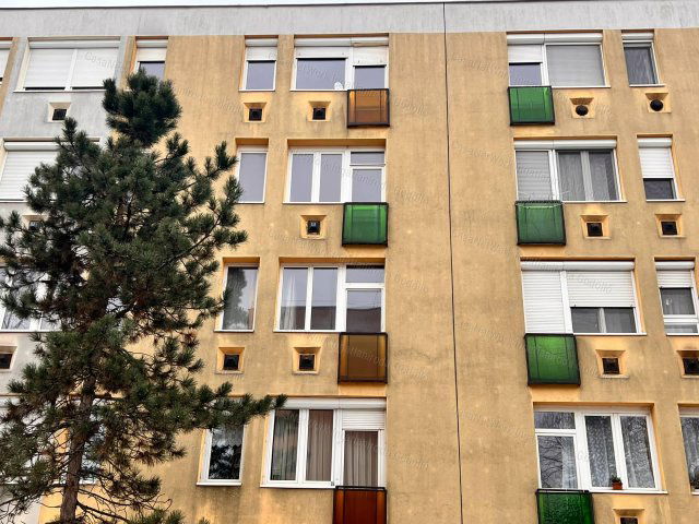 Eladó panellakás, Gödöllőn 49 M Ft, 1+1 szobás