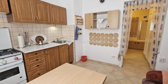 Eladó téglalakás, Komlón, Alkotmány utcában 21.3 M Ft