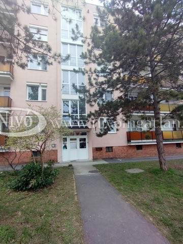 Eladó téglalakás, Veszprémben 44.9 M Ft, 1 szobás