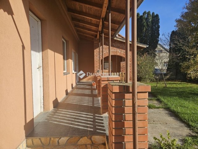 Eladó családi ház, Felsőszentmártonon 29.9 M Ft, 3 szobás