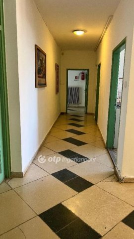 Eladó iroda, Pápán 139 M Ft / költözzbe.hu