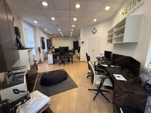 Eladó üzlethelyiség, Sopronban 59.9 M Ft, 2+1 szobás