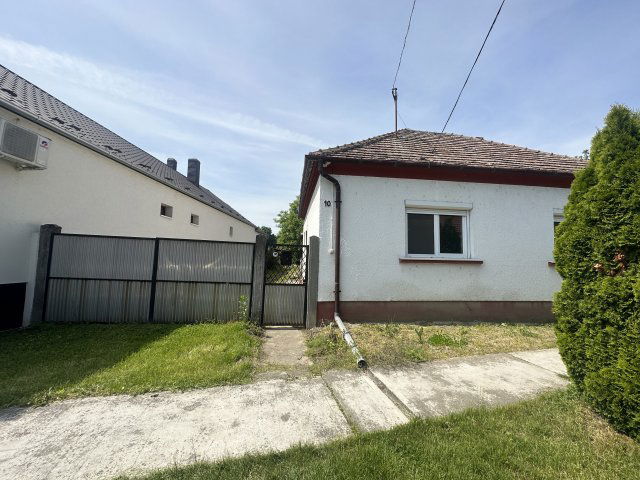 Eladó családi ház, Bősárkányon 29.9 M Ft