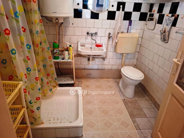 Eladó családi ház, Békéscsabán 28 M Ft, 2 szobás