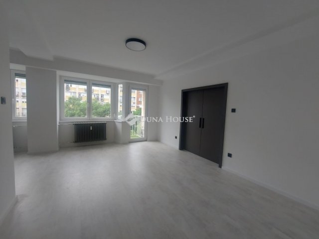 Eladó téglalakás, Pécsett 68.9 M Ft, 2 szobás