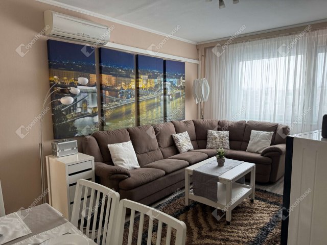 Eladó panellakás, Szegeden 61.9 M Ft, 2+2 szobás