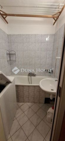 Eladó panellakás, Pécsett 39.99 M Ft, 2 szobás