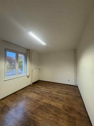 Eladó téglalakás, Pécsett 56.9 M Ft, 4 szobás