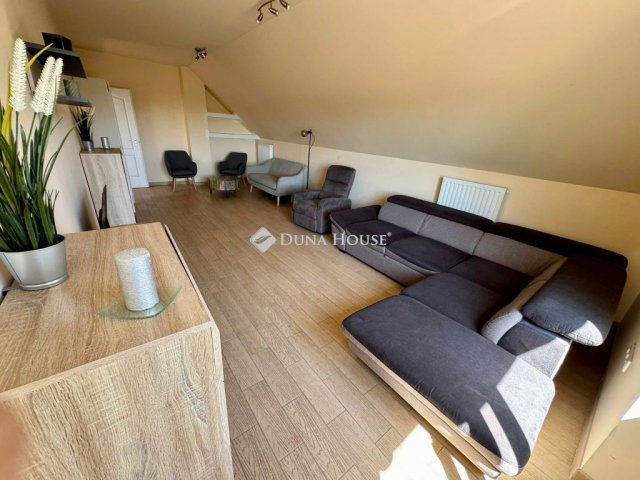 Eladó családi ház, Velencén 175 M Ft, 3 szobás