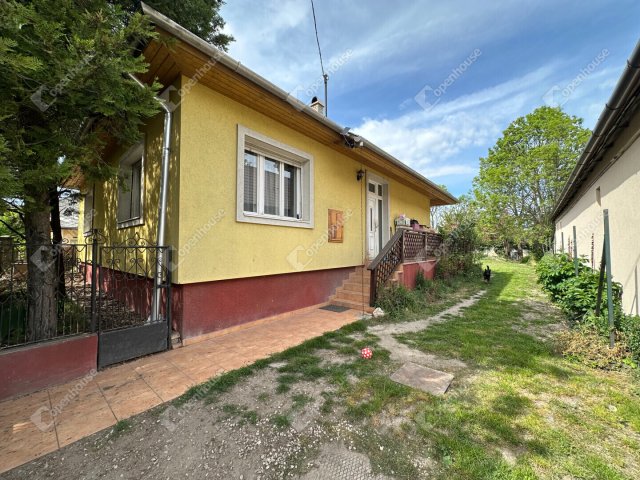 Eladó családi ház, Csákváron 79.9 M Ft, 2 szobás