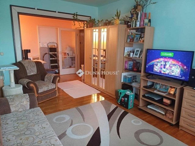 Eladó panellakás, Veszprémben 42 M Ft, 2 szobás