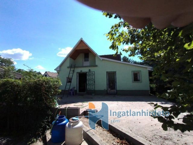 Eladó családi ház, Vácon 36 M Ft, 2 szobás