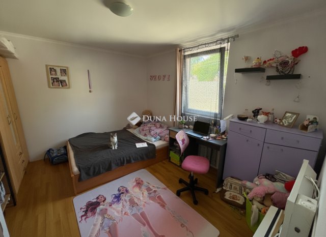 Eladó családi ház, Esztergomban, Mély úton 30 M Ft, 3 szobás