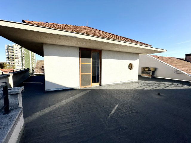 Eladó téglalakás, Vácon 112.9 M Ft, 4 szobás