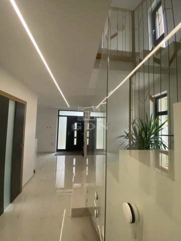 Eladó családi ház, Vácon 259.99 M Ft, 6 szobás