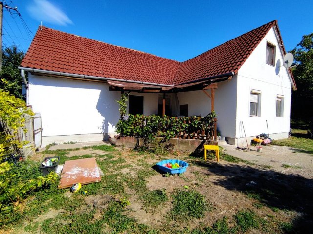 Eladó családi ház, Mohácson 32 M Ft, 5 szobás