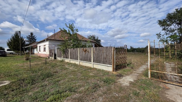 Eladó családi ház, Csanádapácán 6.5 M Ft, 2 szobás