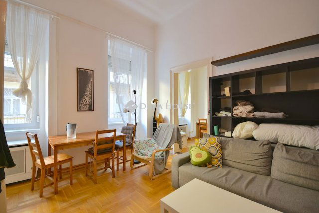 Eladó téglalakás, Budapesten, VI. kerületben, Szondi utcában