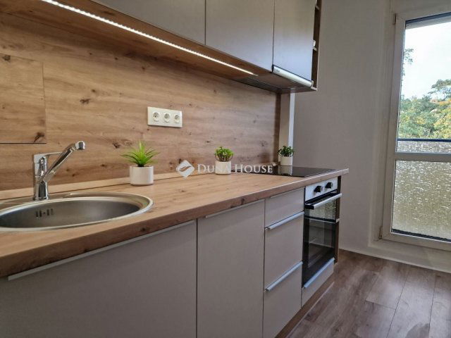 Eladó panellakás, Pécsett, Stadion utcában 55.9 M Ft, 2 szobás