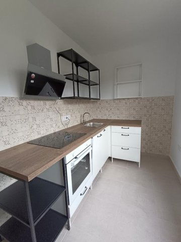 Eladó panellakás, Tatán 58.9 M Ft, 2 szobás