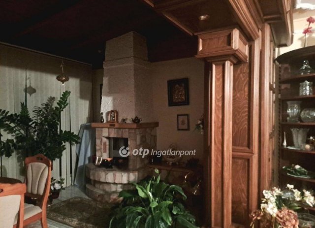 Eladó családi ház, Dunaújvárosban 88.9 M Ft, 2 szobás