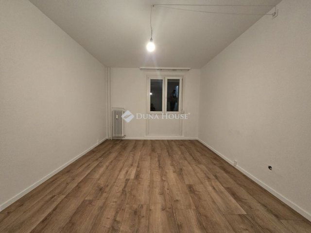 Eladó panellakás, Pécsett 39.9 M Ft, 2 szobás